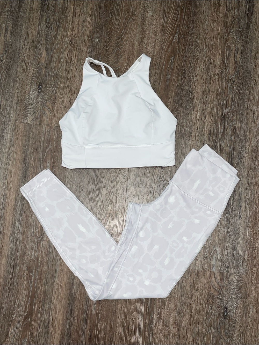 EUC Lululemon Matching Leopard Grey Set. Size Top 8/Bottom 6